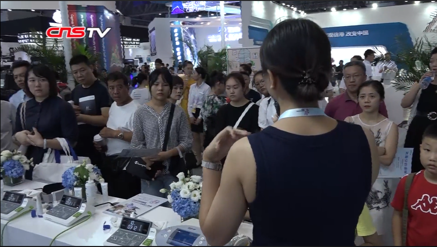 [中國新聞網]海扶醫(yī)療超聲波治療亮相智博會引市民爭相體驗